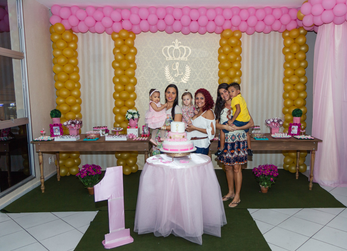 Luísa com amiguinhos pelo fotógrafo Douglas Maia