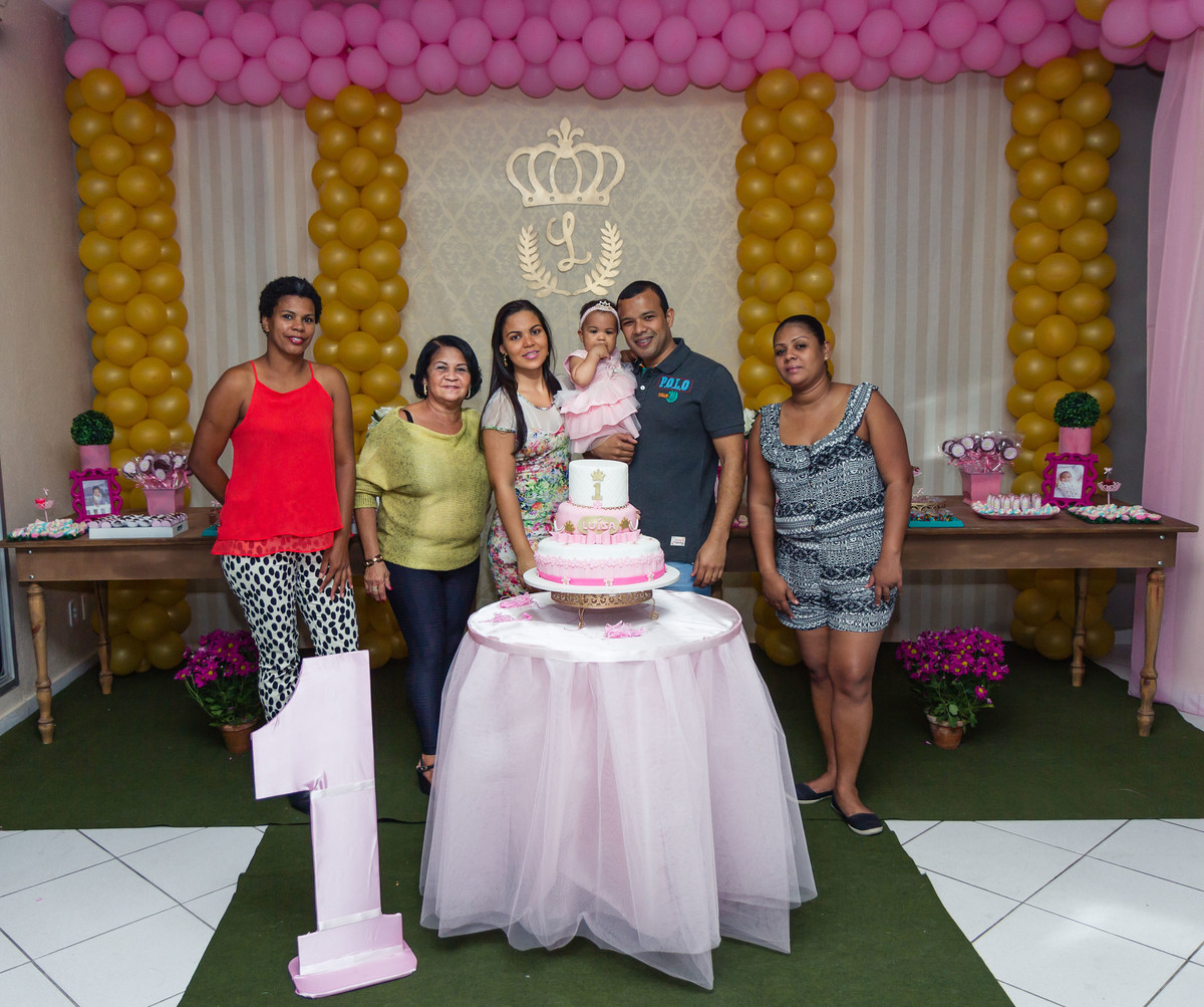Familiares com Luísa pelo fotógrafo Douglas Maia