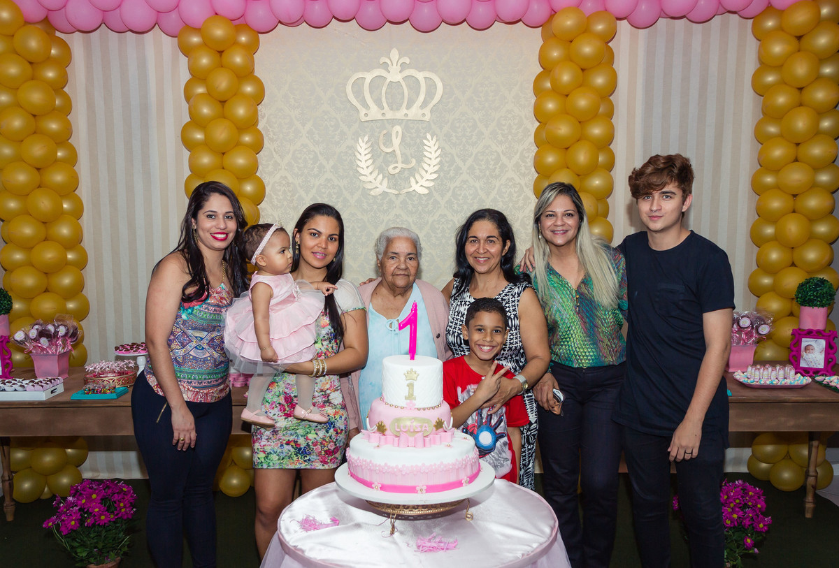 Lu ao lado de turma especial pelo fotógrafo Douglas Maia