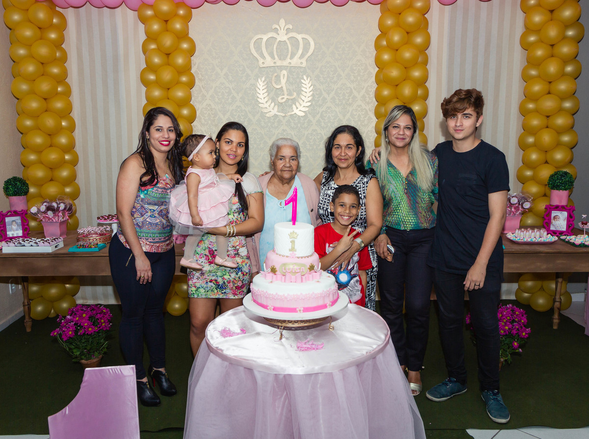 Foto com pessoas especiais 1 ano Luísa pelo fotógrafo Douglas Maia