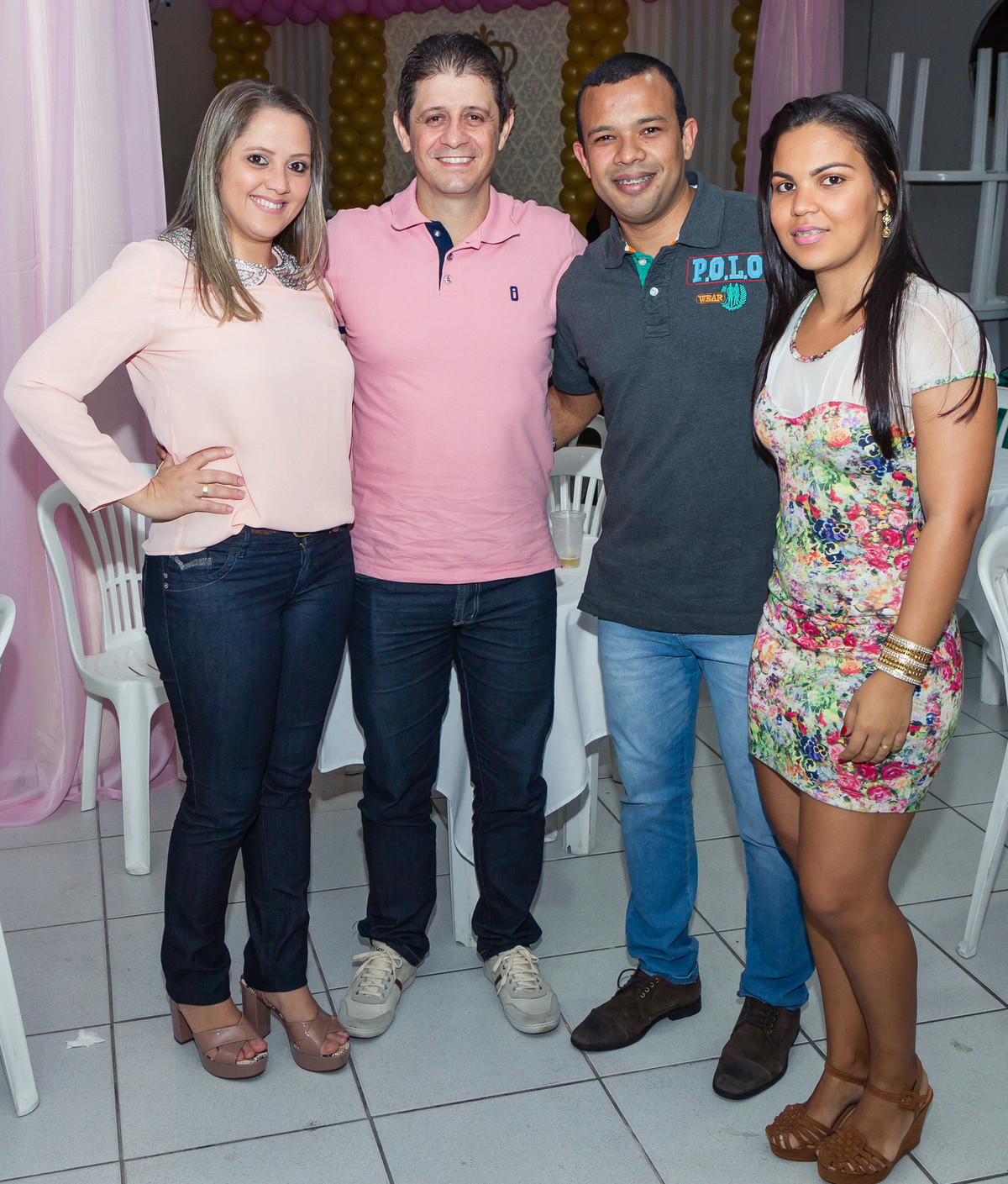 Pais da Luísa ao lado de amigos pelo fotógrafo Douglas Maia