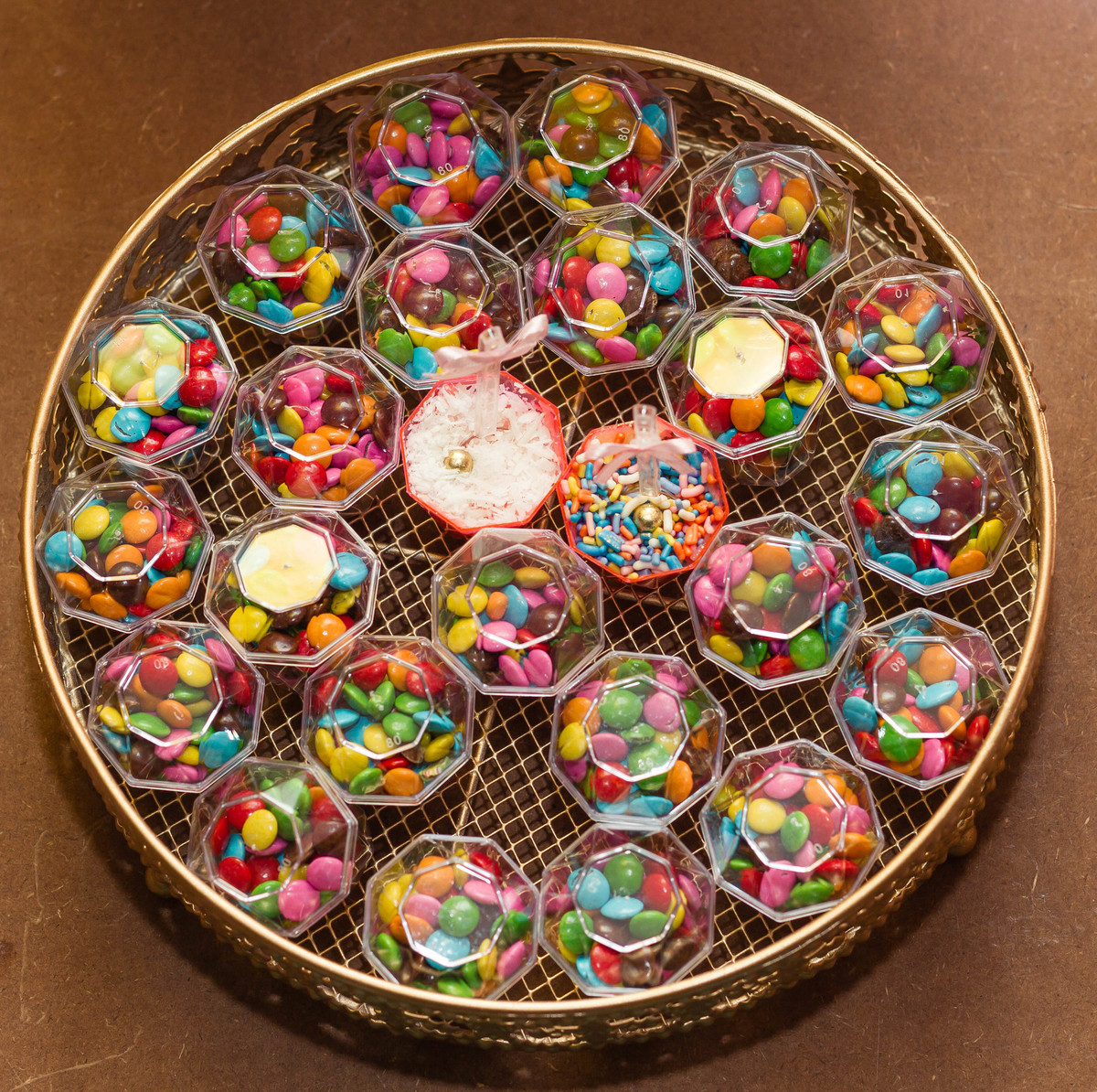 Caixa e doces pelo fotógrafo Douglas Maia