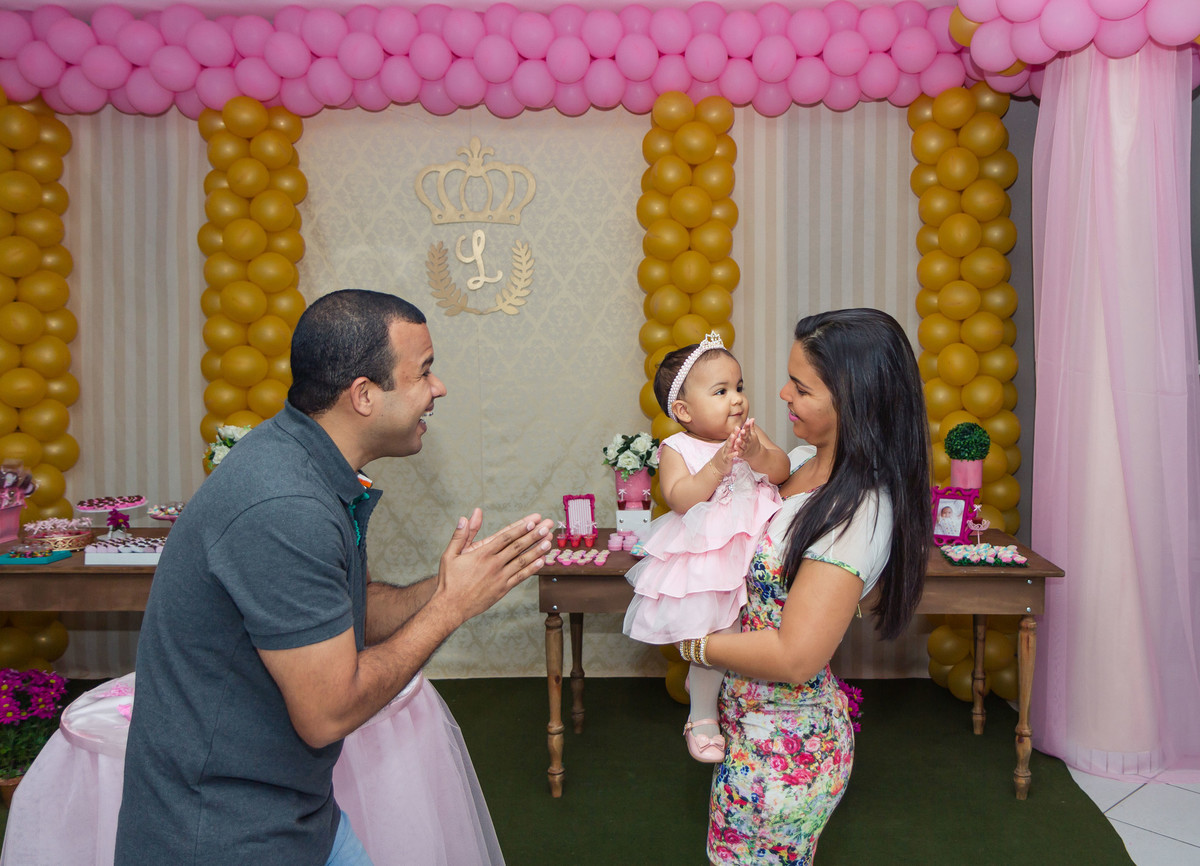 Brincadeira com os pais pelo fotógrafo Douglas Maia