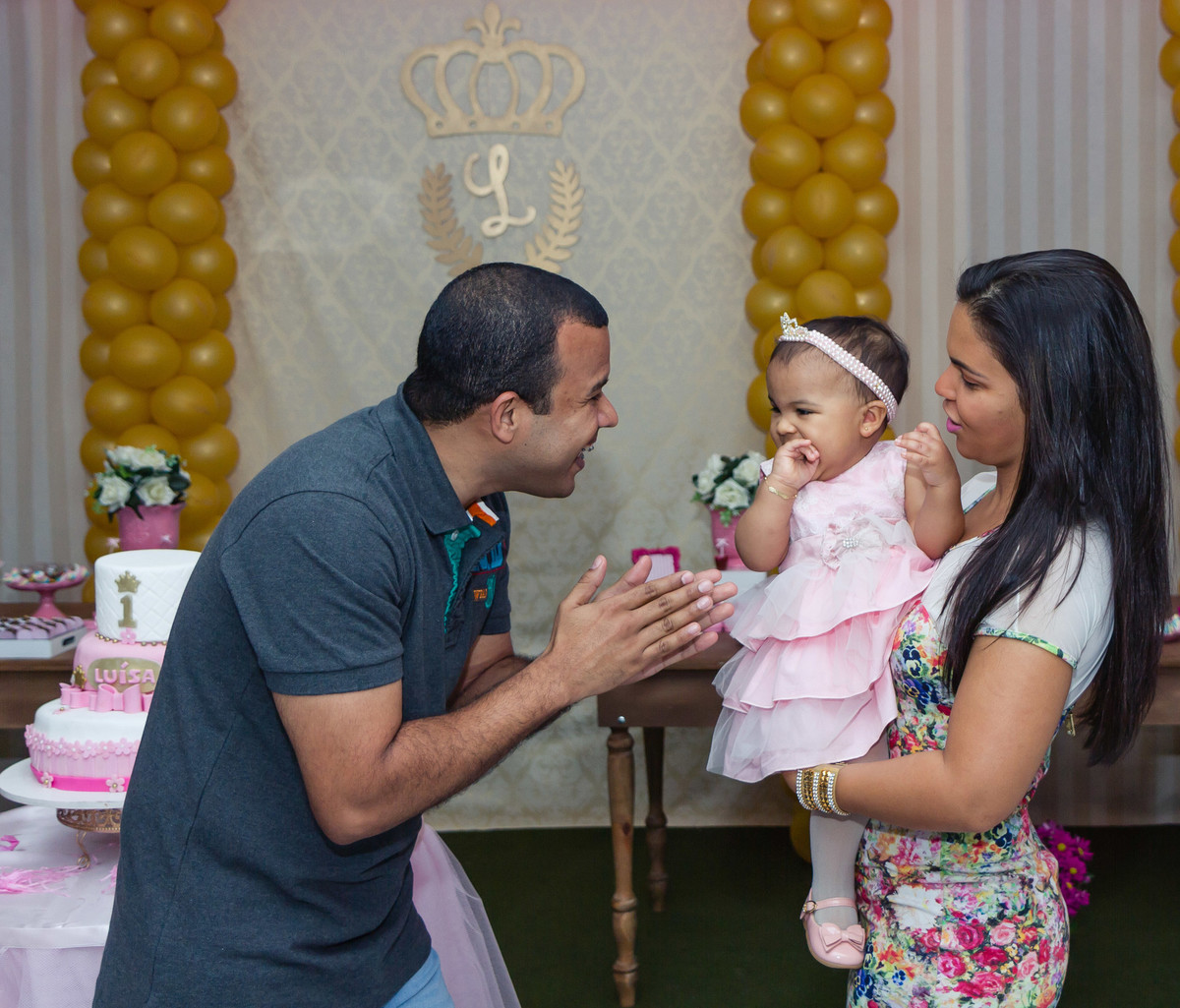Pai brinca com Luísa pelo fotógrafo Douglas Maia