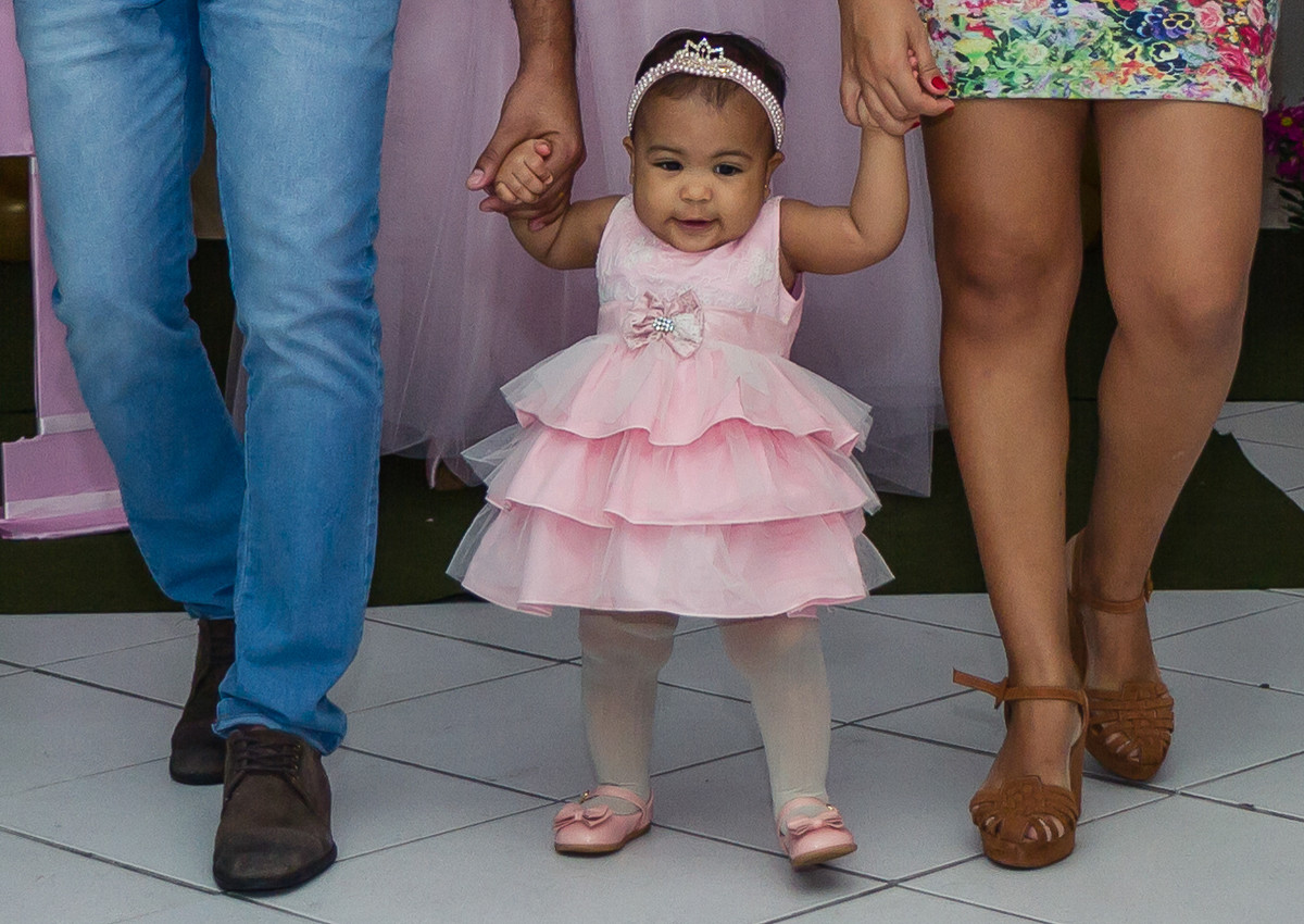 Luisa andando pelo fotógrafo Douglas Maia