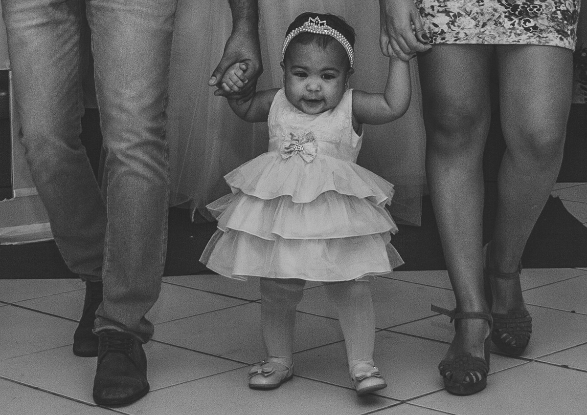 Luísa foto preto e branca pelo fotógrafo Douglas Maia