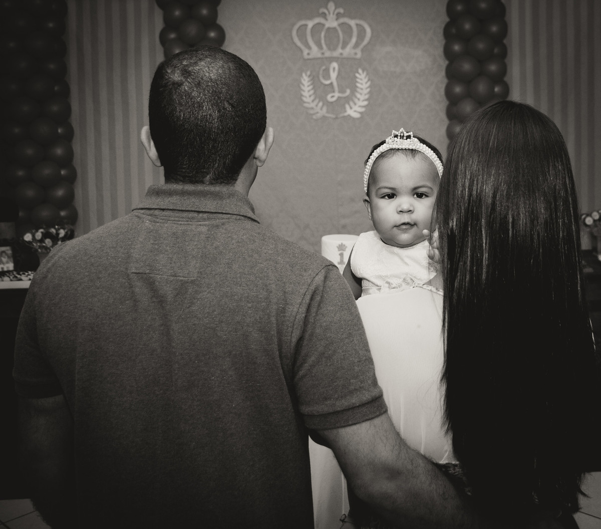 Olhar doce foto preto e branca pelo fotógrafo Douglas Maia