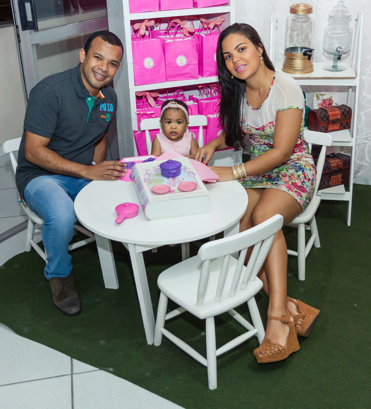 Brincando com os pais pelo fotógrafo Douglas Maia