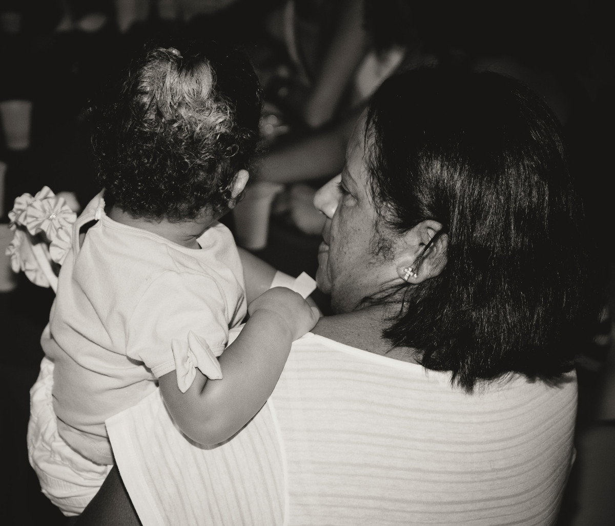 Foto preto e branca Bebê pelo fotógrafo Douglas Maia