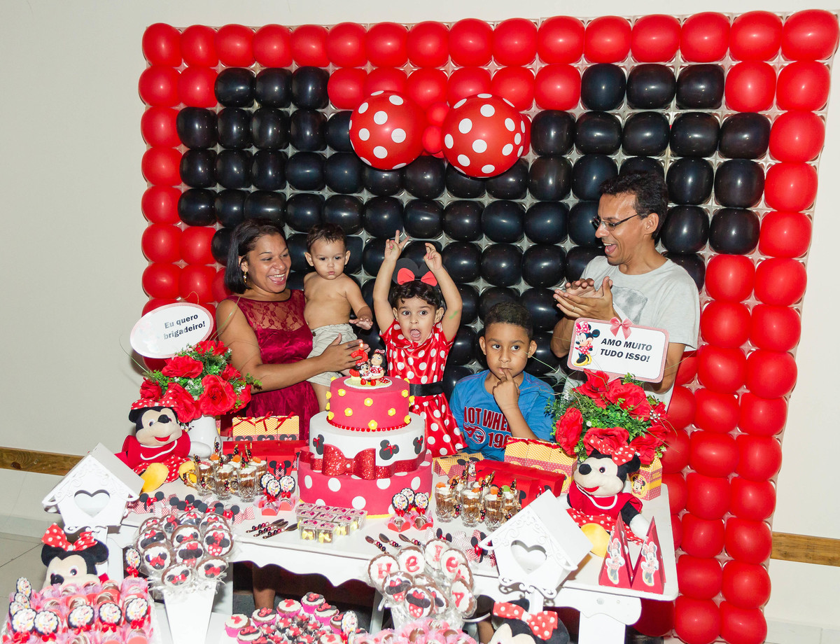 Helena faz festa pelo fotógrafo Douglas Maia