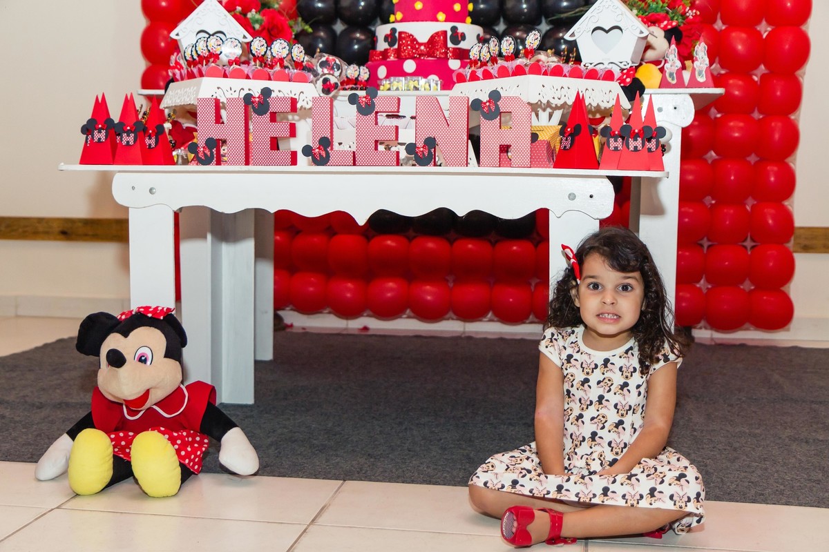 Helena sentada pelo fotógrafo Douglas Maia