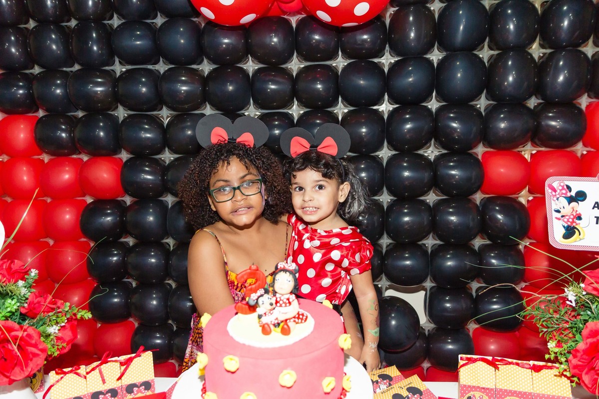 Meninas com tiara Minnie pelo fotógrafo Douglas Maia