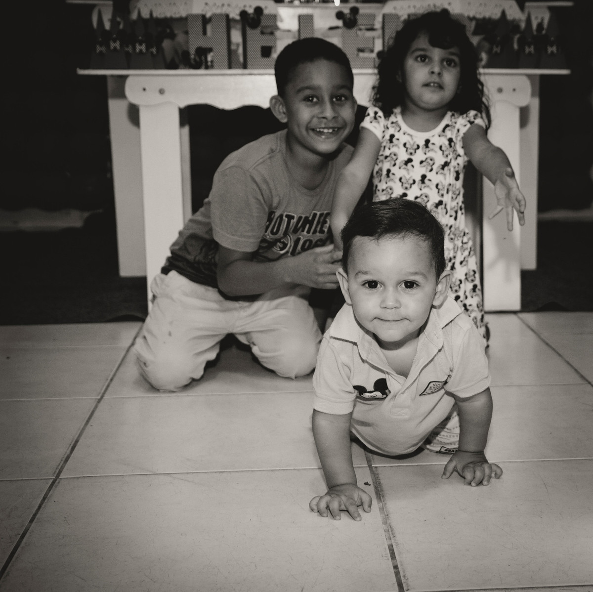 Irmão preto e branco pelo fotógrafo Douglas Maia