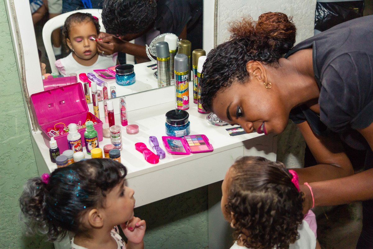 Helena observando pelo fotógrafo Douglas Maia