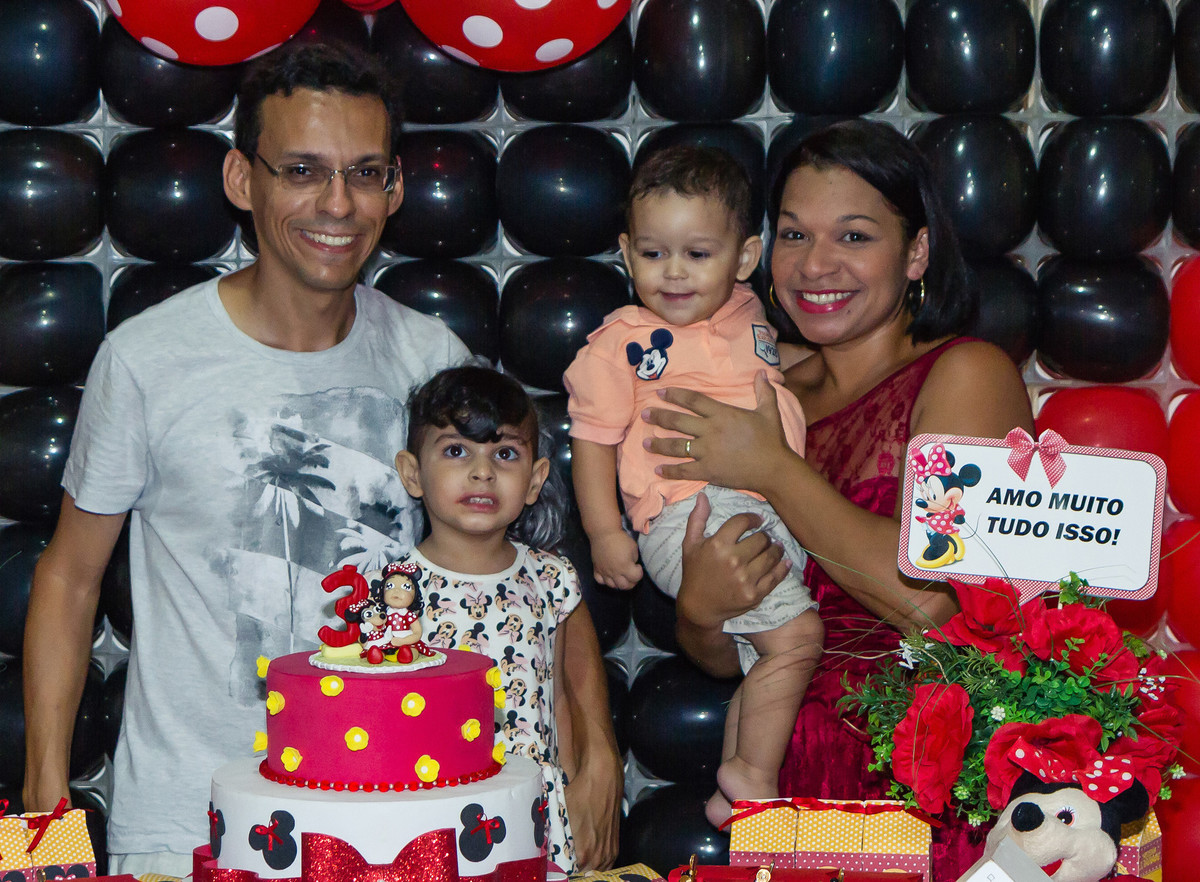 Família feliz pelo fotógrafo Douglas Maia