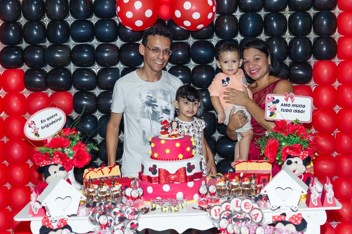 Alegre família pelo fotógrafo Douglas Maia