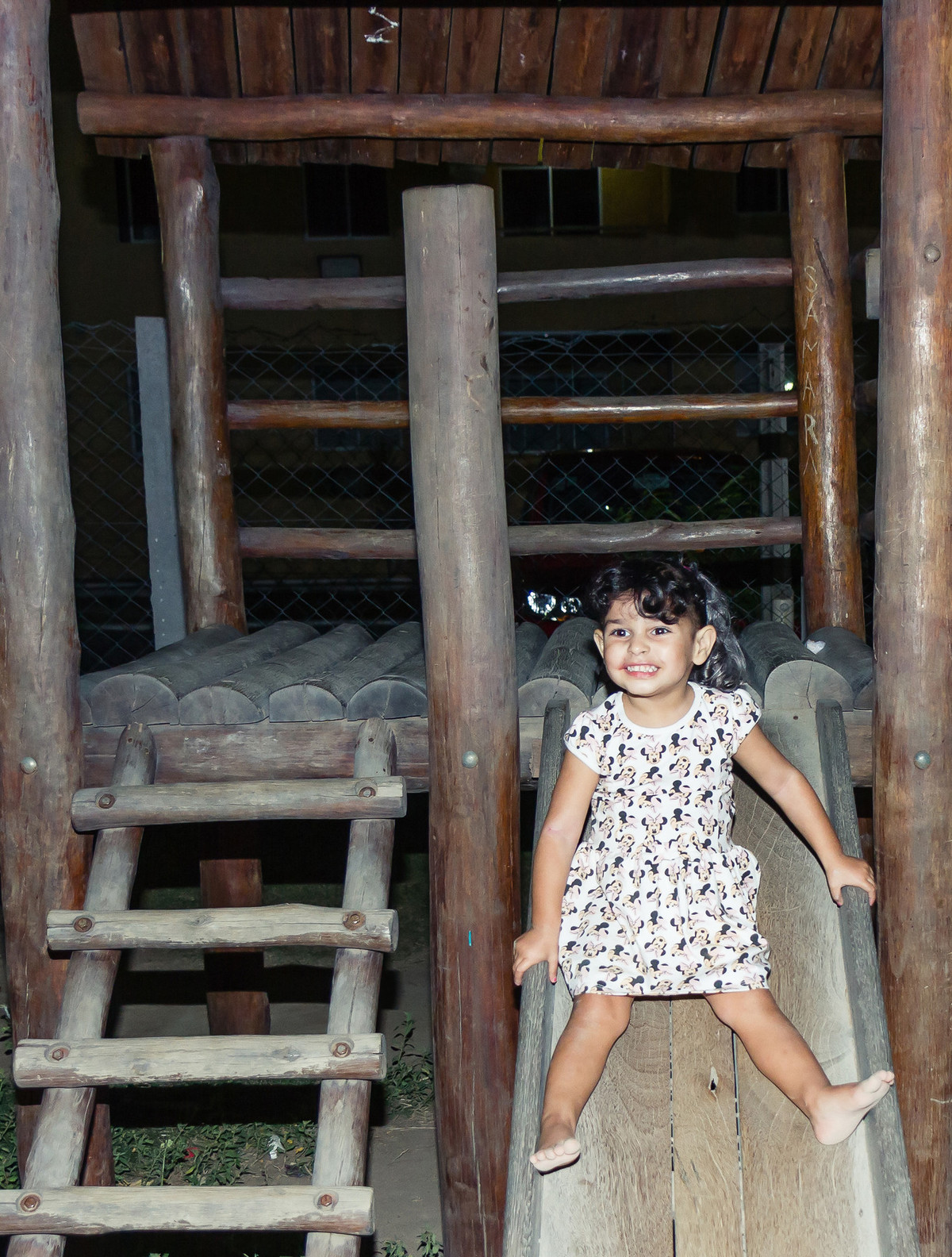 Brincando no escorregador pelo fotógrafo Douglas Maia