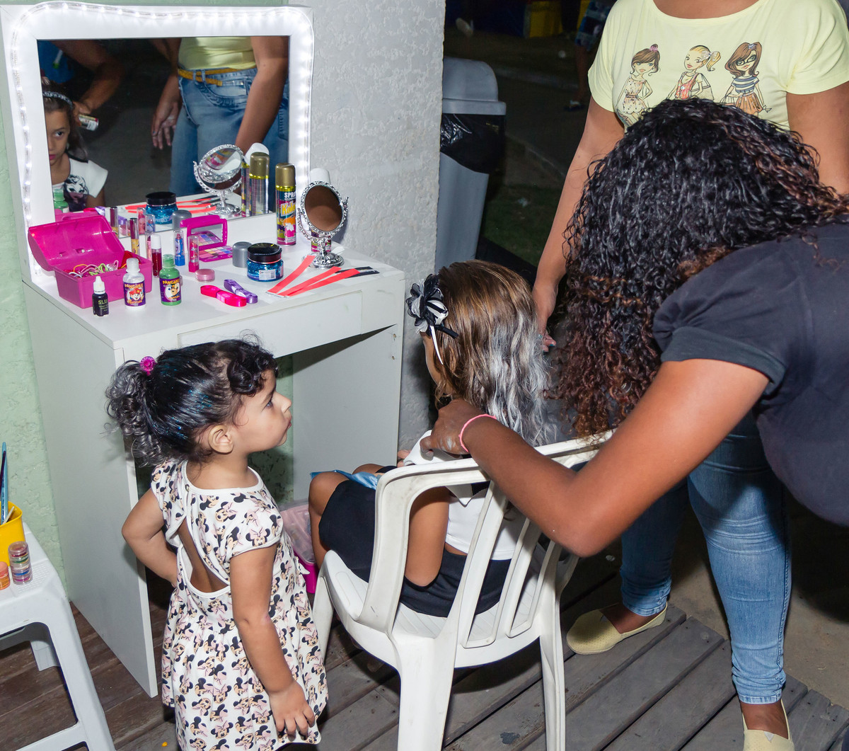 Criança pintando o cabelo pelo fotógrafo Douglas Maia