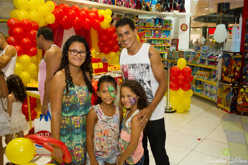 Convidados felizes na festa do Solzinho pelo fotógrafo Douglas Maia