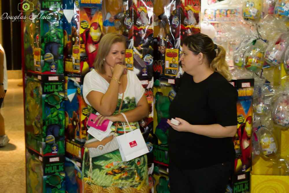 Convidadas conversando na festa do Solzinho pelo fotógrafo Douglas Maia