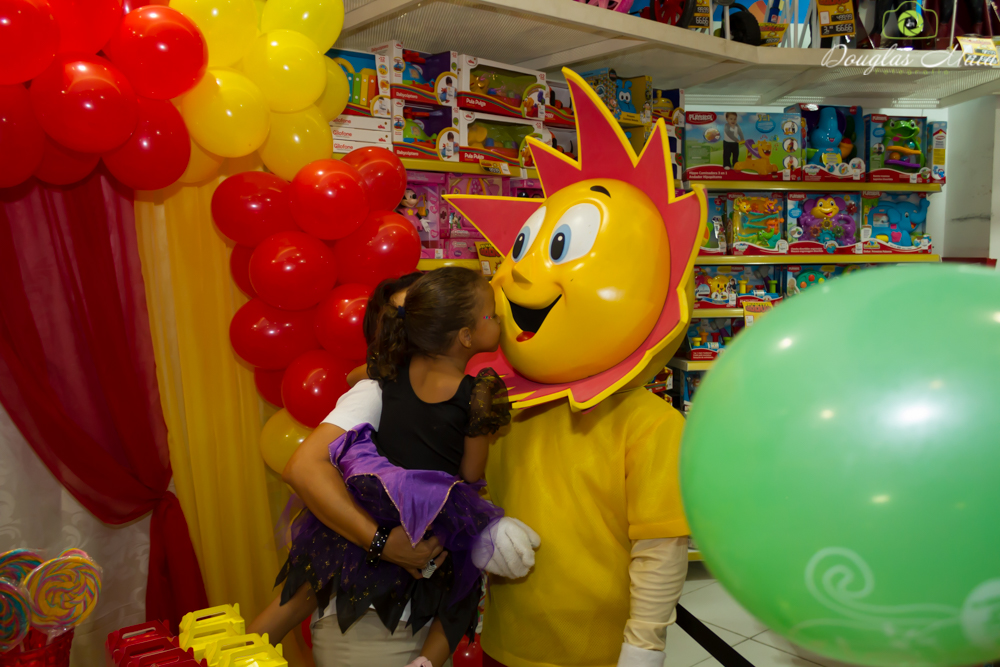 Solzinho ganhando beijinho pelo fotógrafo Douglas Maia