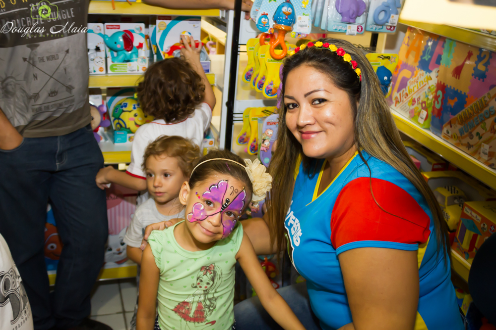 Pintura no rosto infantil pelo fotógrafo Douglas Maia