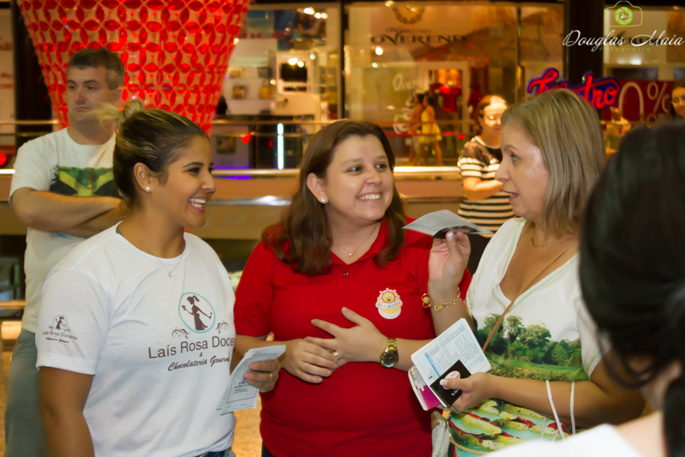 Convidadas confraternizando pelo fotógrafo Douglas Maia