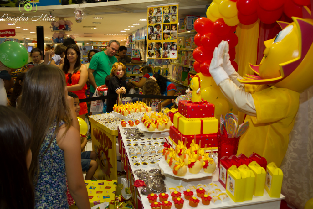 Solzinho ao lado da mesa pelo fotógrafo Douglas Maia