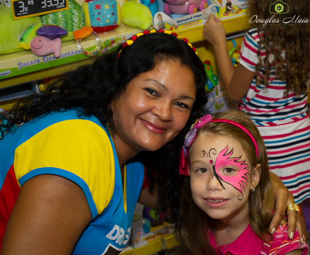 Recreadora e menina pelo fotógrafo Douglas Maia