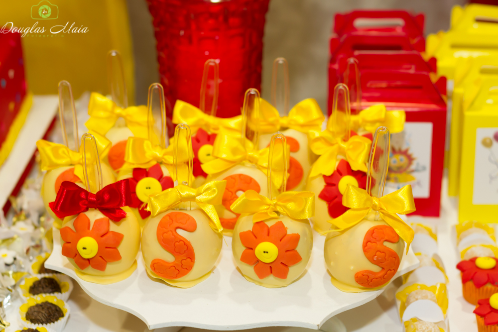 Maça de chocolate branco Solzinho pelo fotógrafo Douglas Maia