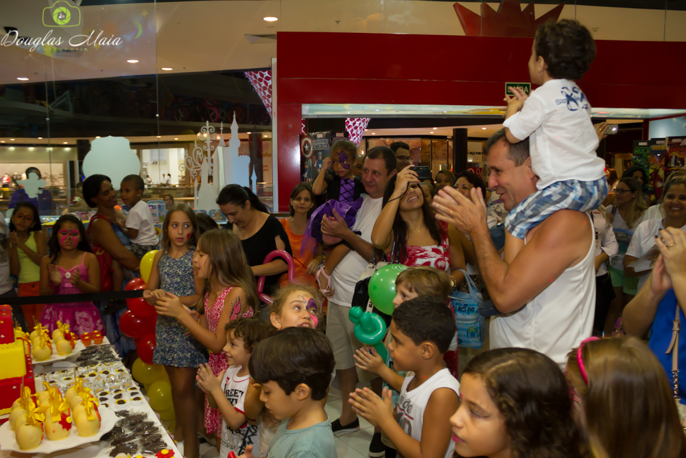 Convidados cantam Parabéns para o Solzinho pelo fotógrafo Douglas Maia