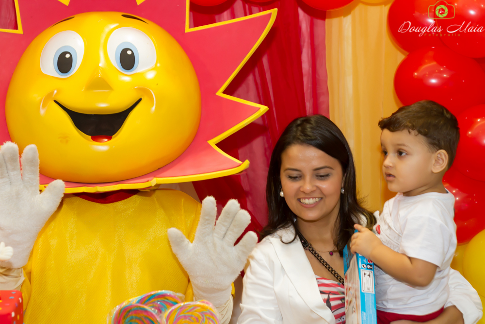 Mãe e filho ao lado do Solzinho pelo fotógrafo Douglas Maia