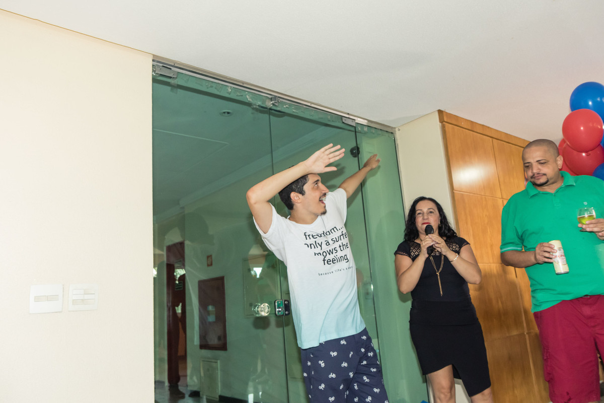 Léo se divertindo pelo fotógrafo Douglas Maia