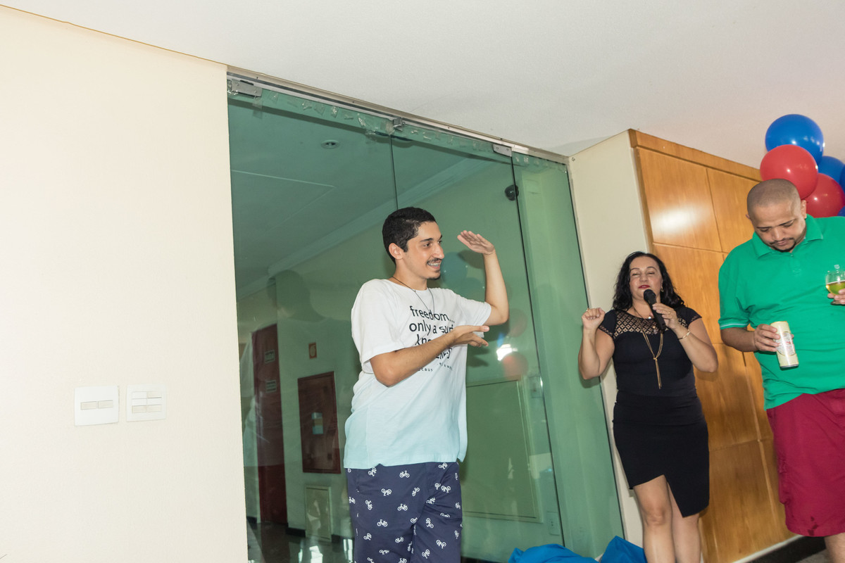 Léo fazendo gracinha pelo fotógrafo Douglas Maia