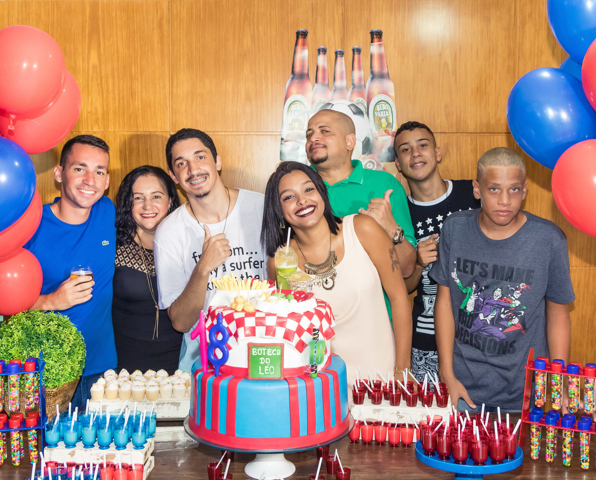 Família sorrindo pelo fotógrafo Douglas Maia