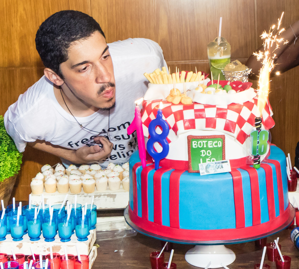Soprando as velas pelo fotógrafo Douglas Maia