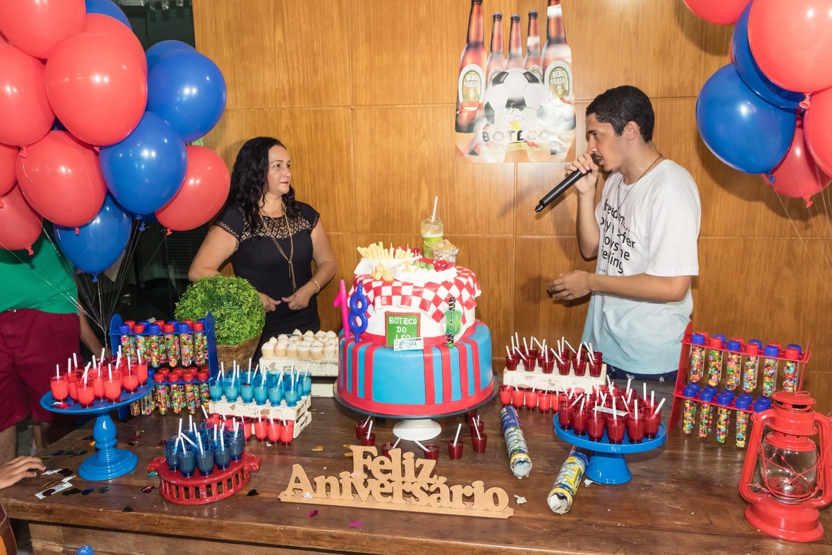 Léo falando para a mãe