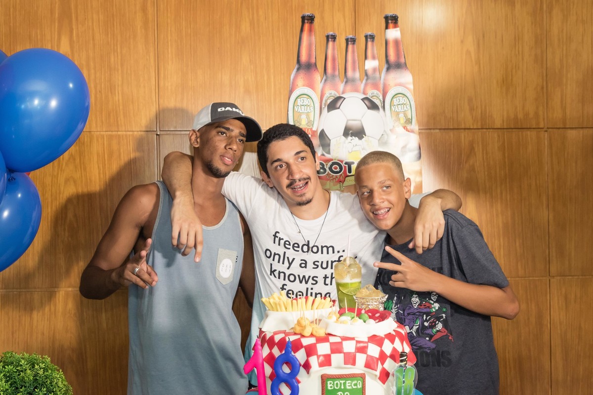 Léo com irmão pelo fotógrafo Douglas Maia