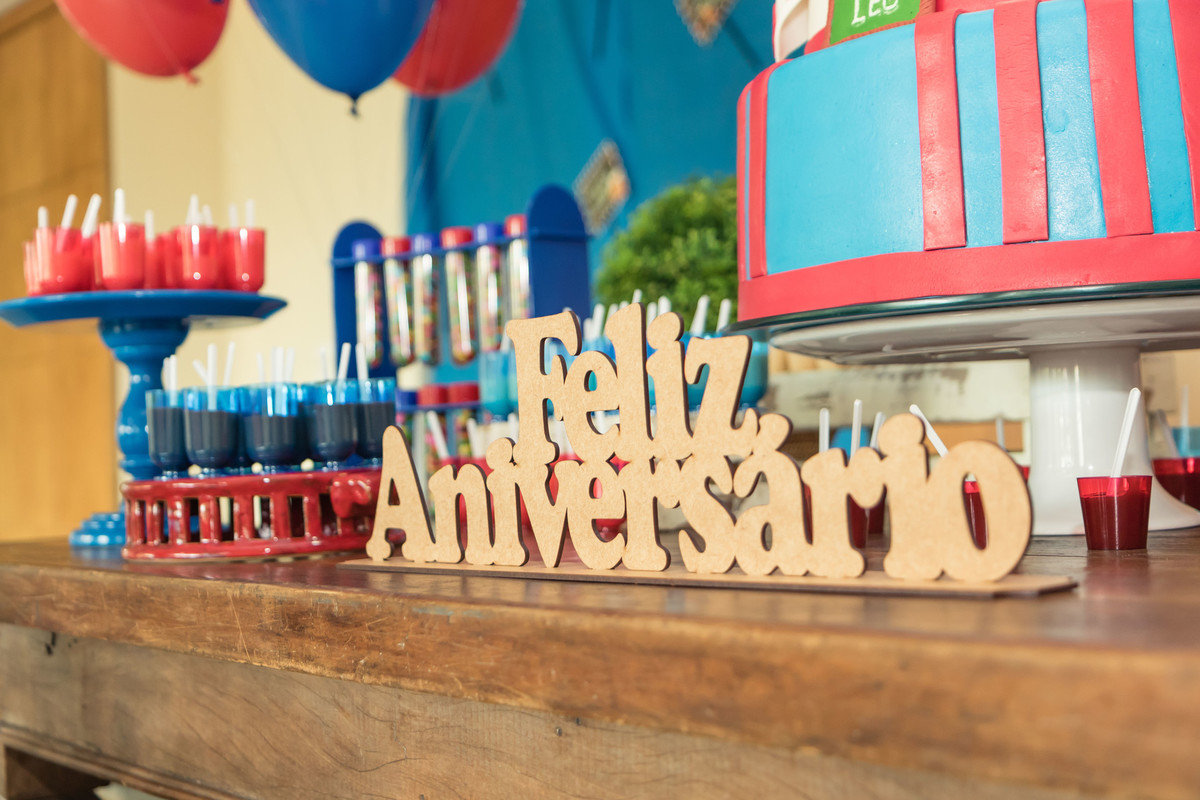 Placa Feliz Aniversário pelo fotógrafo Douglas Maia