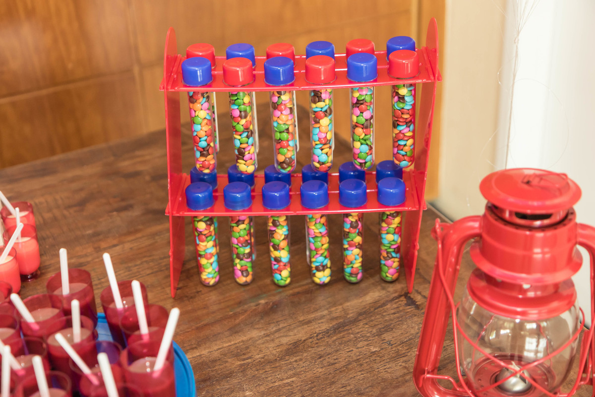 Tubete com confete pelo fotógrafo Douglas Maia