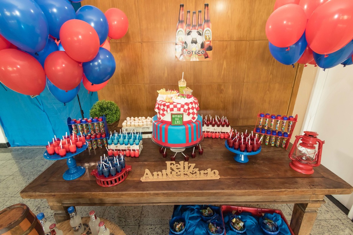 Mesa do bolo Tema Roda de Boteco pelo fotógrafo Douglas Maia