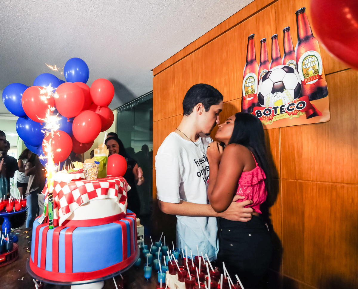 Léo e sua namorada pelo fotógrafo Douglas Maia