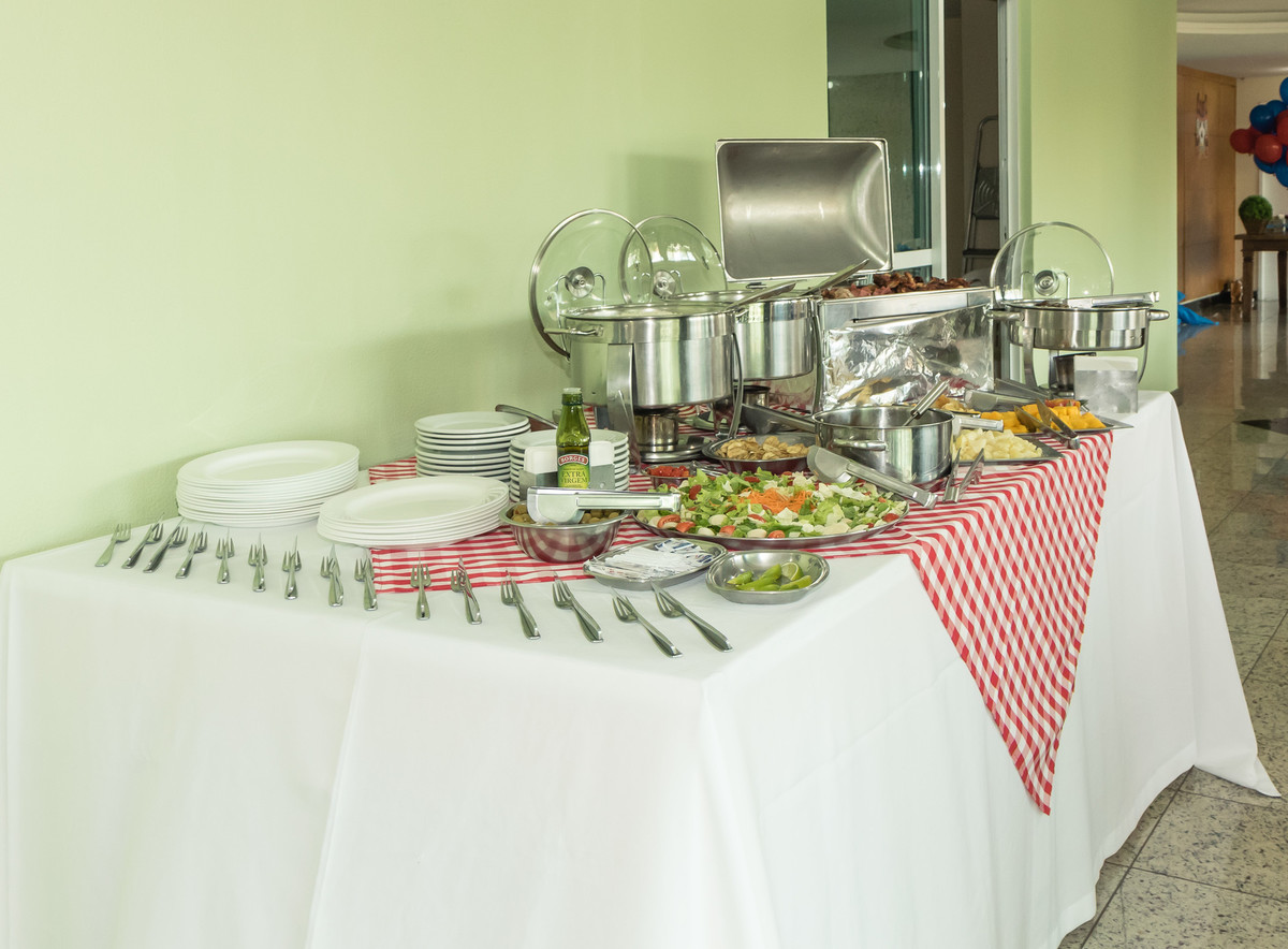 Mesa com as comidas pelo fotógrafo Douglas Maia