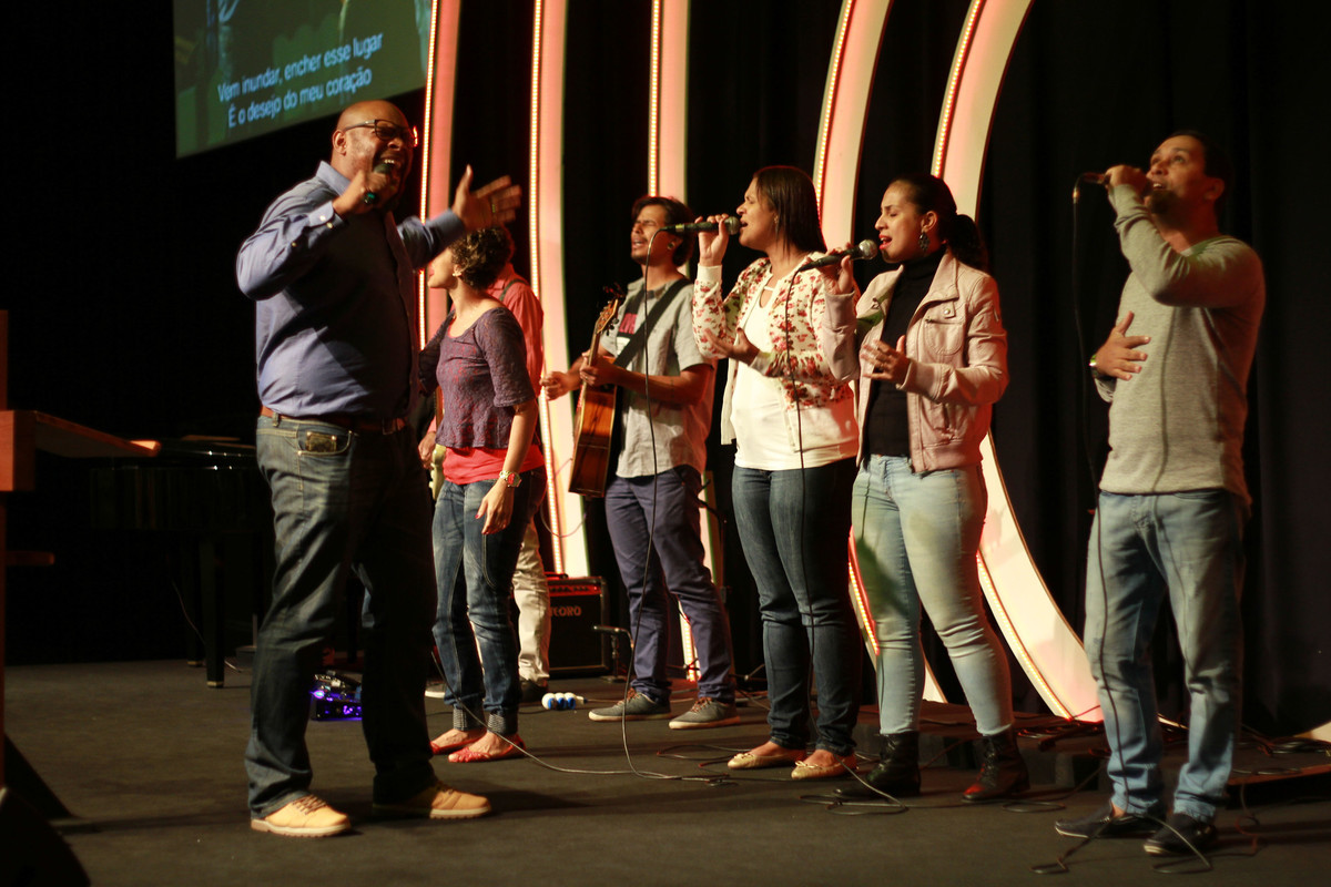 Grupo de Louvor na Igreja Missão Praia da Costa pelo fotógrafo Douglas Maia
