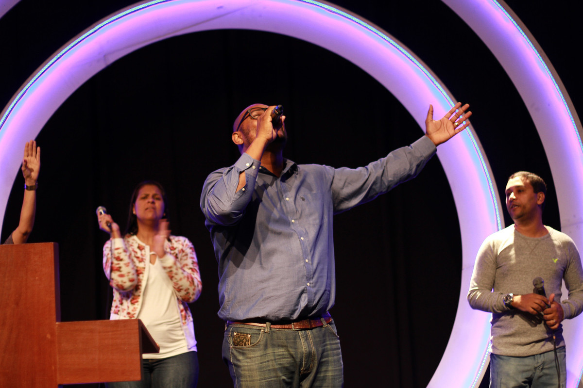 Com muito Louvor pelo fotógrafo Douglas Maia