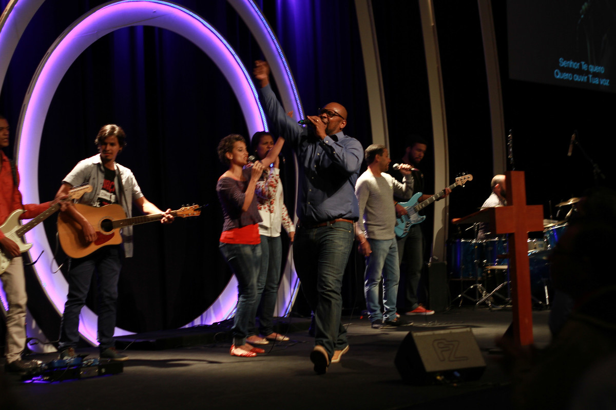 Cantando para Deus pelo fotógrafo Douglas Maia