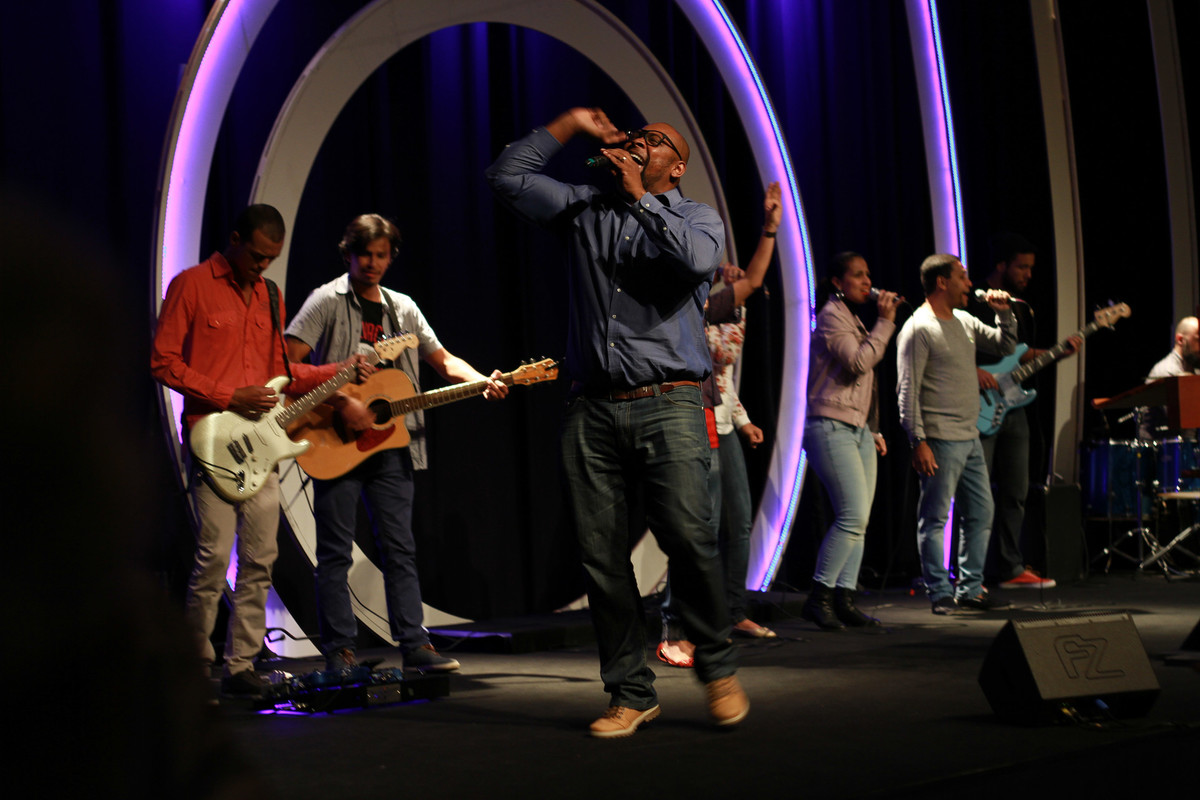 Cantando com muita alegria pelo fotógrafo Douglas Maia