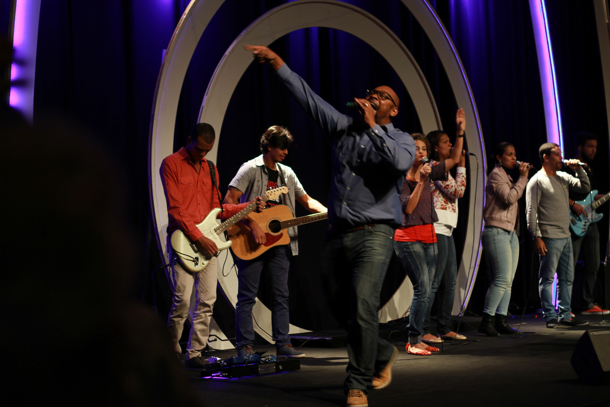 Louvando com intensidade pelo fotógrafo Douglas Maia