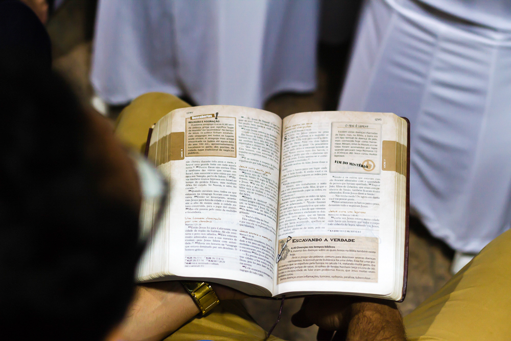 Biblia pelo fotógrafo Douglas Maia