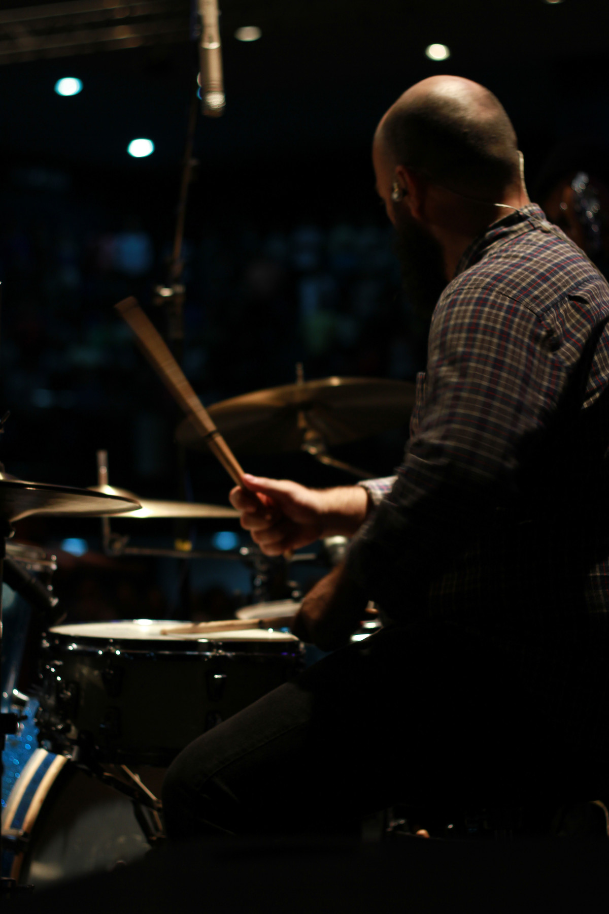 Adorando com bateria na Igreja Missão Praia da Costa pelo fotógrafo Douglas Maia